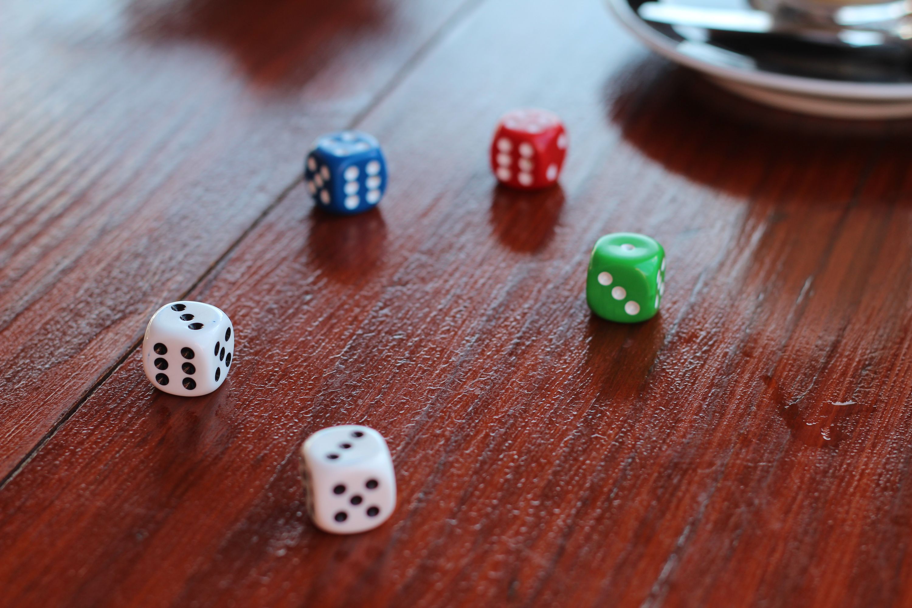 The Best 5-dice games - Different colored dice on a table